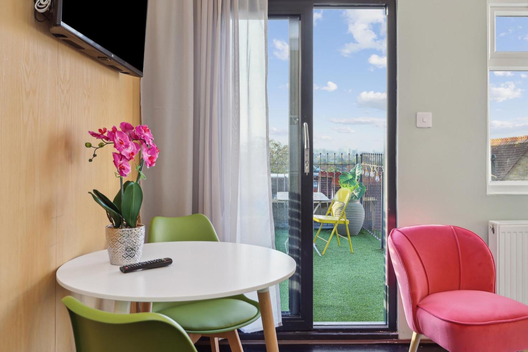 Cosy 1 Bedroom Flat Лондон Екстериор снимка